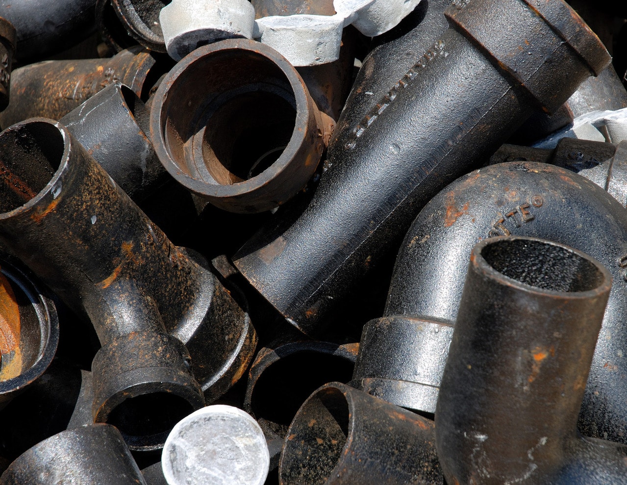 Best Pipe Material For Sewage And Wastewater Lines [Choose This!]