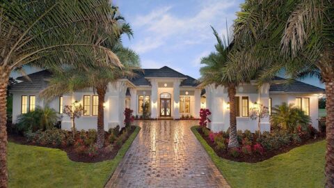 4-Bedroom Super-Luxurious Mediterranean House (Floor Plans)